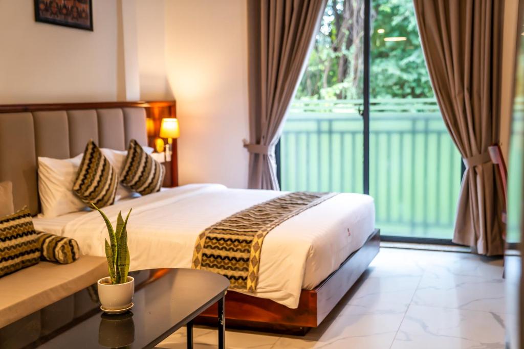Marvelinn Siem Reap - Deluxe Double Room (2 Adults + 1 Child)