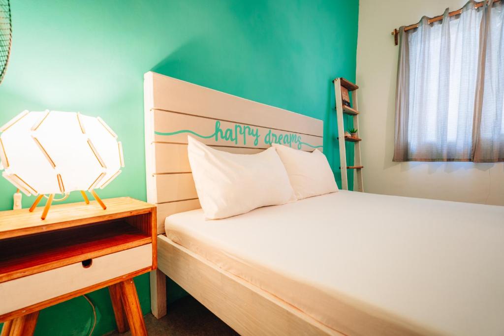 Una cama o camas en una habitación de My Green Hostel