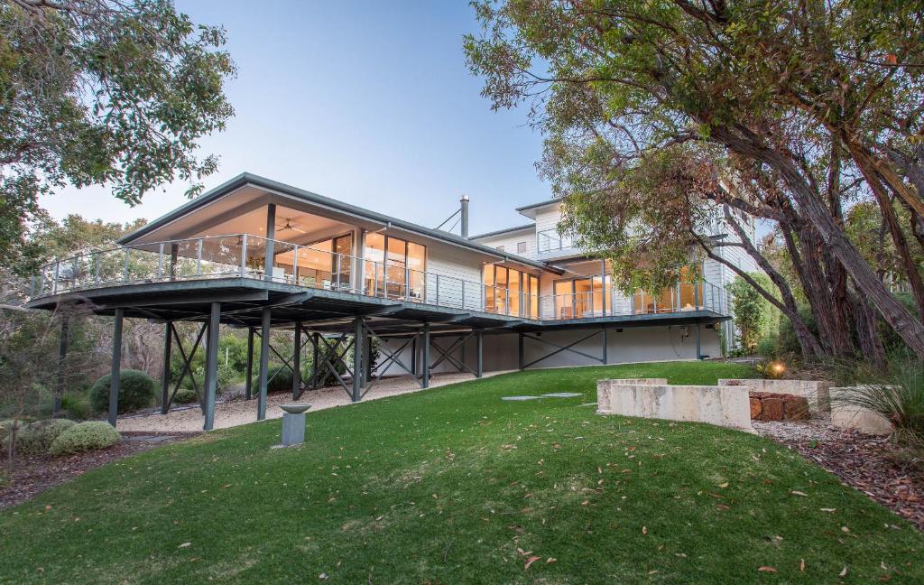 Photo inspiration: Picture Idea: Deck House I Private Properties Dunsborough Updated Prices 2026