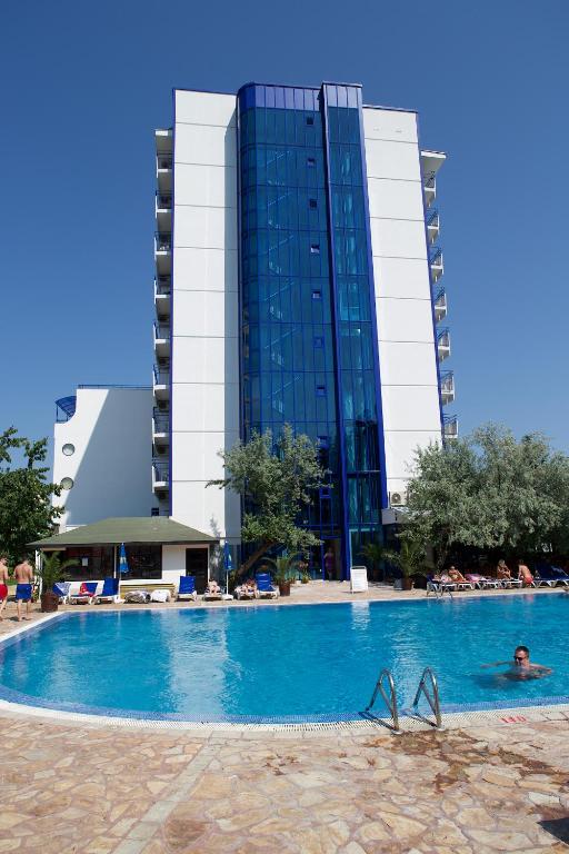 Bazén v ubytování Dunav Hotel nebo v jeho okolí