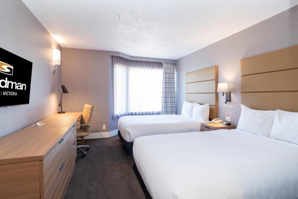 Postel nebo postele na pokoji v ubytování Sandman Hotel Victoria