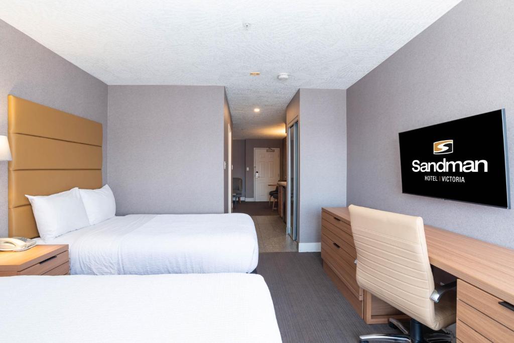 Postel nebo postele na pokoji v ubytování Sandman Hotel Victoria