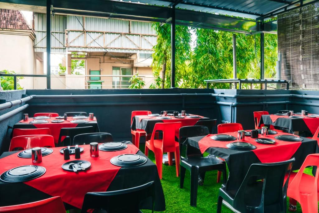Restaurace v ubytování Treebo Serenity Inn, Koregaon Park