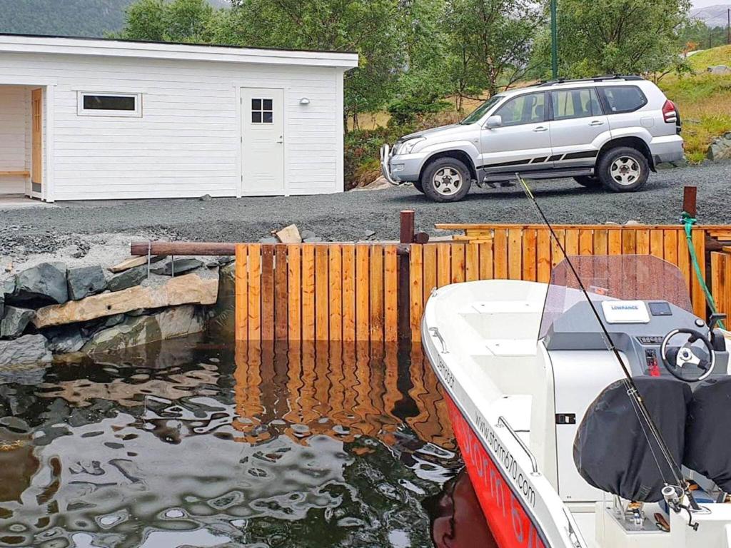 Výhled na řeku, která protéká v blízkosti prázdninového domu