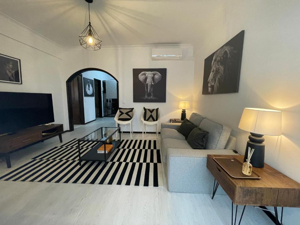 Μια τηλεόραση ή/και κέντρο ψυχαγωγίας στο MHouse lease Cascais Alto Castelhana