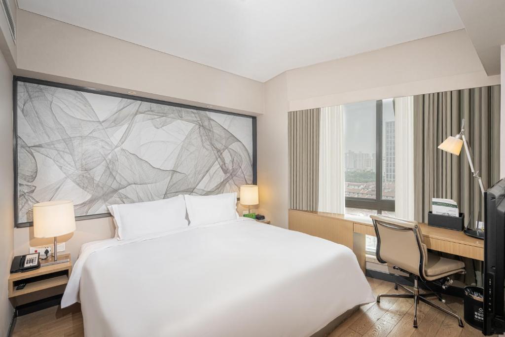 Postel nebo postele na pokoji v ubytování Riverdale Residence Xintiandi Shanghai