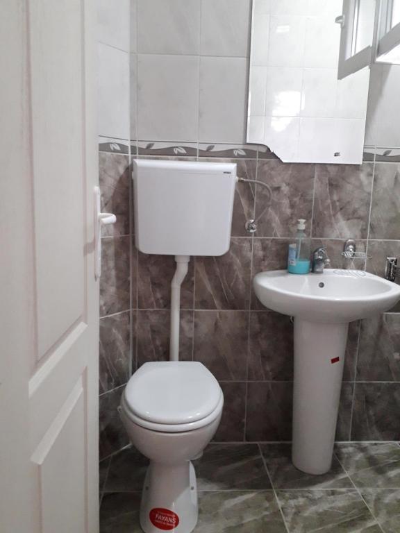 Koupelna v ubytování VILANATALIJA PANSION, APATIN