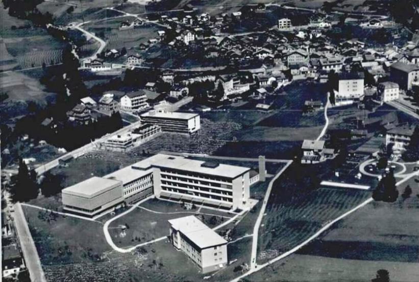 Nespecifikovaný výhled na destinaci Leukerbad nebo výhled na město při pohledu z aparthotelu