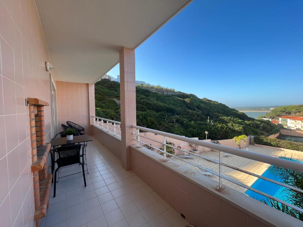 En generel udsigt til bjerge eller udsigt til bjerge taget fra lejligheden