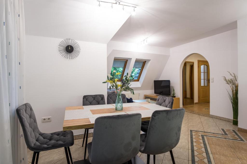 a dining room with a table and chairs at Apartamenty na Równi w Centrum Apartzakop in Zakopane