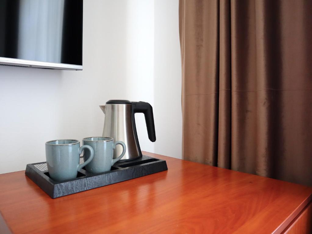 Příslušenství pro přípravu čaje a kávy v ubytování Jansyn Hotel Restaurant