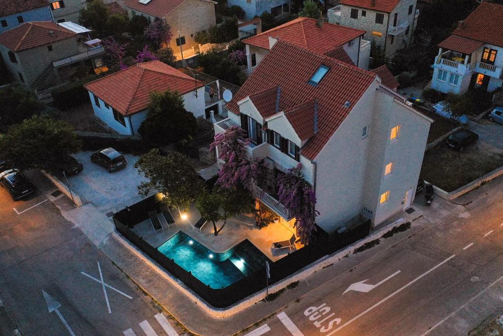 Galeriebild der Unterkunft Deluxe apartment BRAČOLET private pool in Supetar