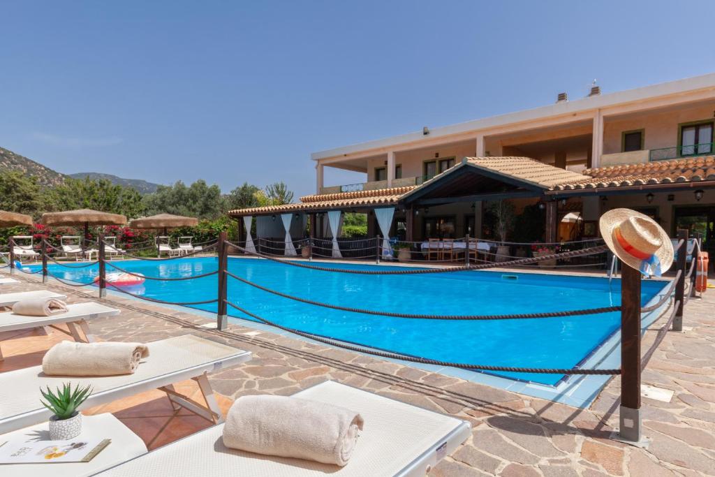 Bazén v ubytovaní iH Hotels Le Zagare Resort alebo v jeho blízkosti
