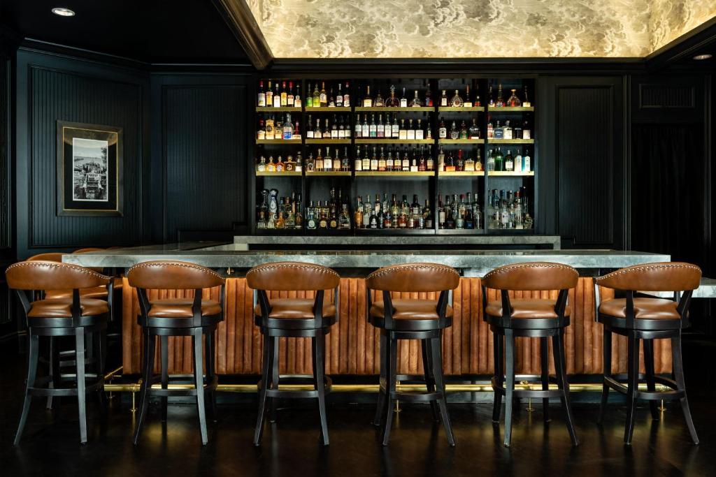 Lounge nebo bar v ubytování The Ritz-Carlton Coconut Grove, Miami