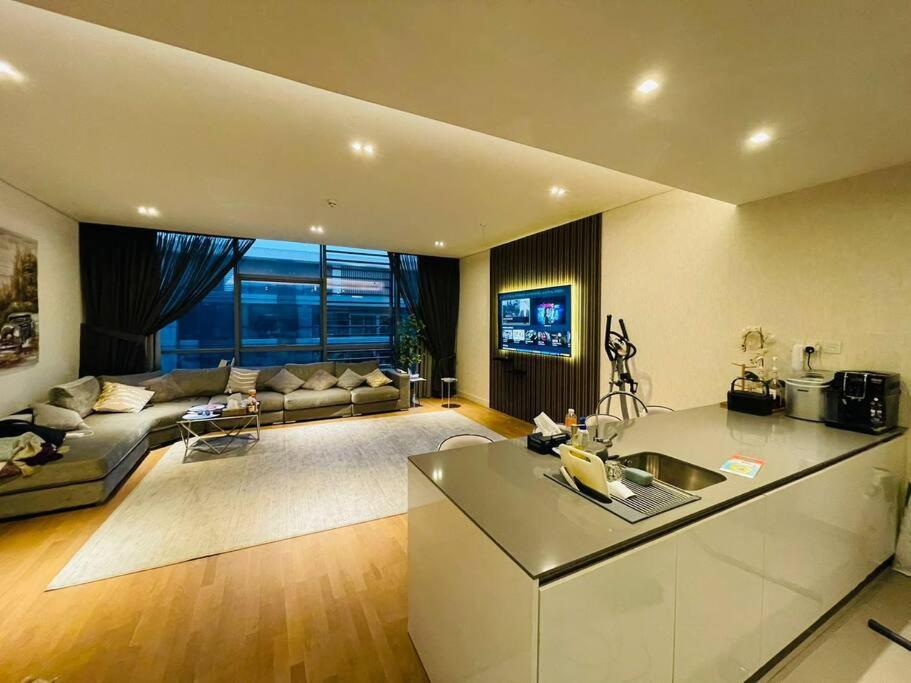 City Walk DUBAI 1BHK LUXURIOUS APARTMENT