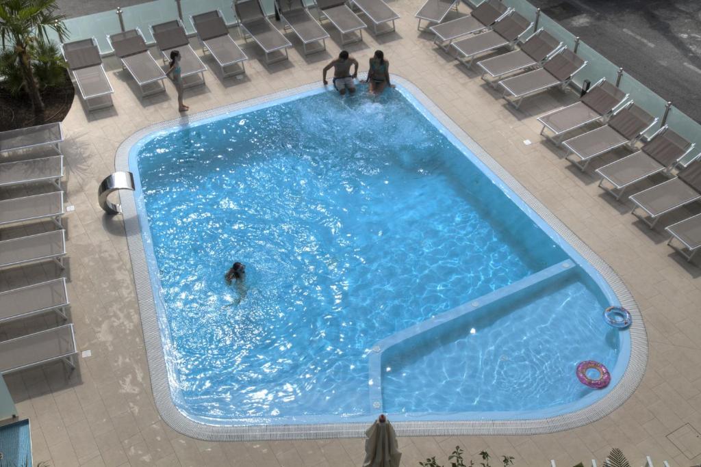 Bazén v ubytovaní Hotel Casella alebo v jeho blízkosti