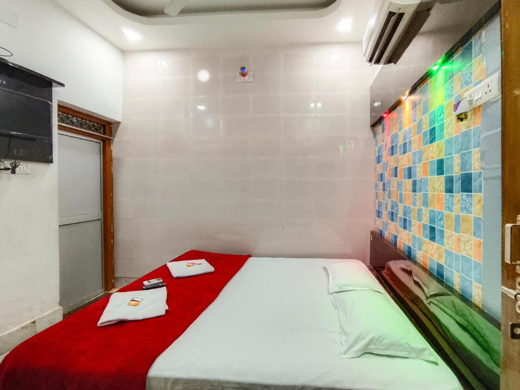 Postel nebo postele na pokoji v ubytování Bobby Premium Residency 350m from Jagannath temple
