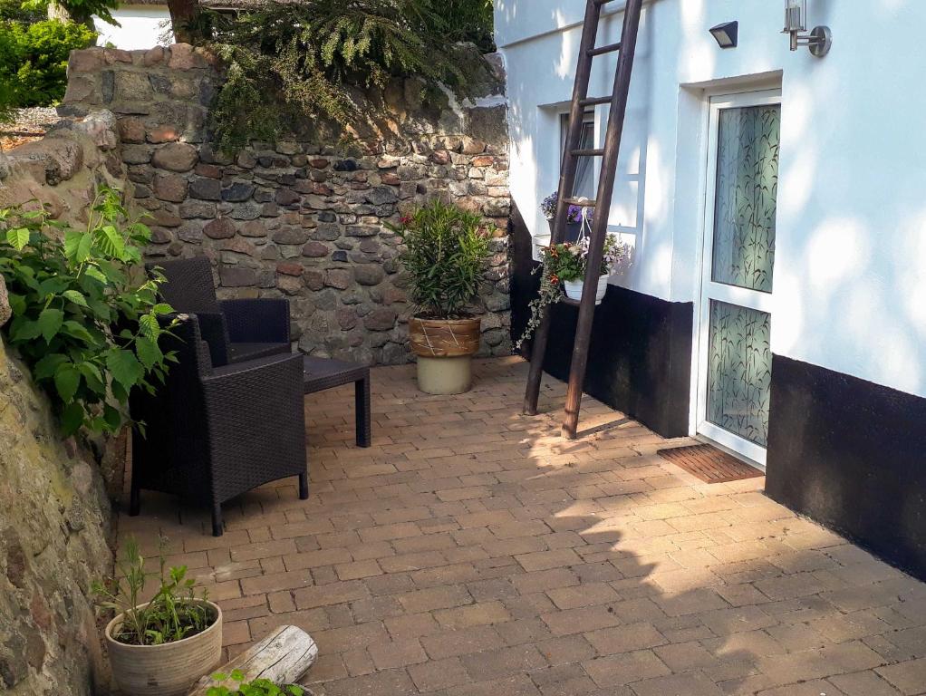 a patio with a table and chairs next to a building at Ferienwohnungen in Göhren in Göhren