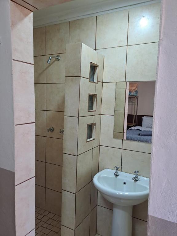 Koupelna v ubytování Sleep 'n Go Guesthouse