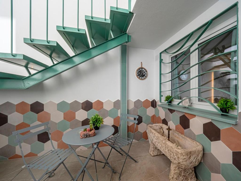 La Isla , tu hogar en Torre del Mar. - Huis Met Zes Slaapkamers