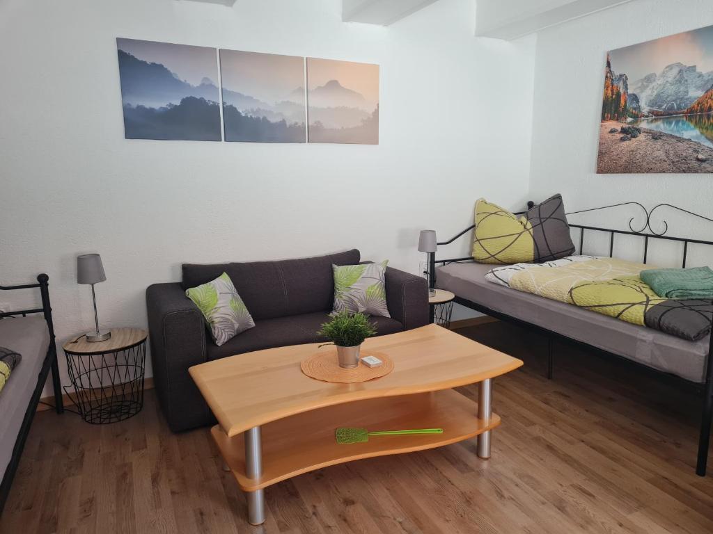 a living room with a couch and a table at Ferienwohnung im Herzen Wernes in Werne an der Lippe