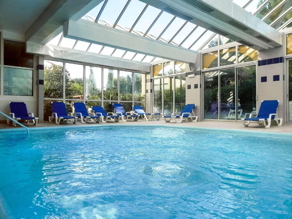 Bazén v ubytování ibis Sète Balaruc les Bains Bien-être et Spa nebo v jeho okolí