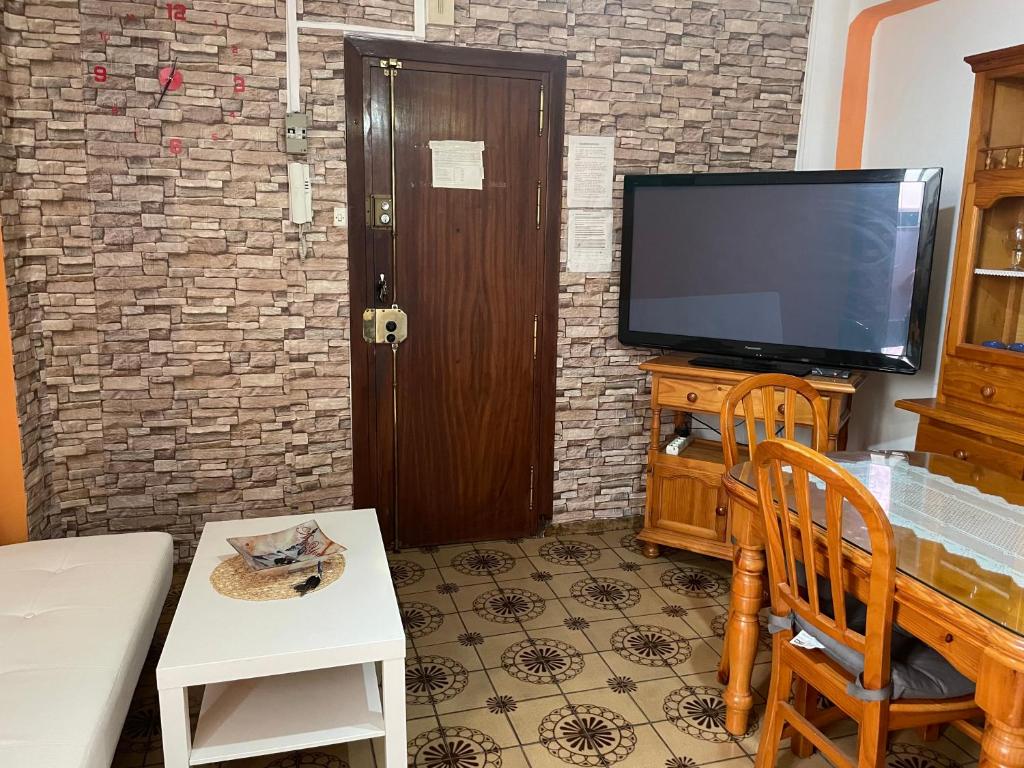 A television and/or entertainment centre at Apartamento Lulu