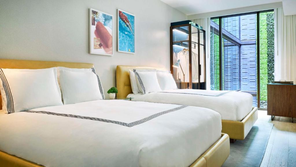 En eller flere senge i et værelse på Thompson Hollywood, by Hyatt