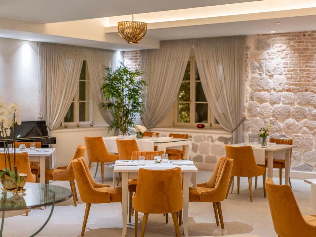 Posezení v ubytování Heritage Grand Perast By Rixos