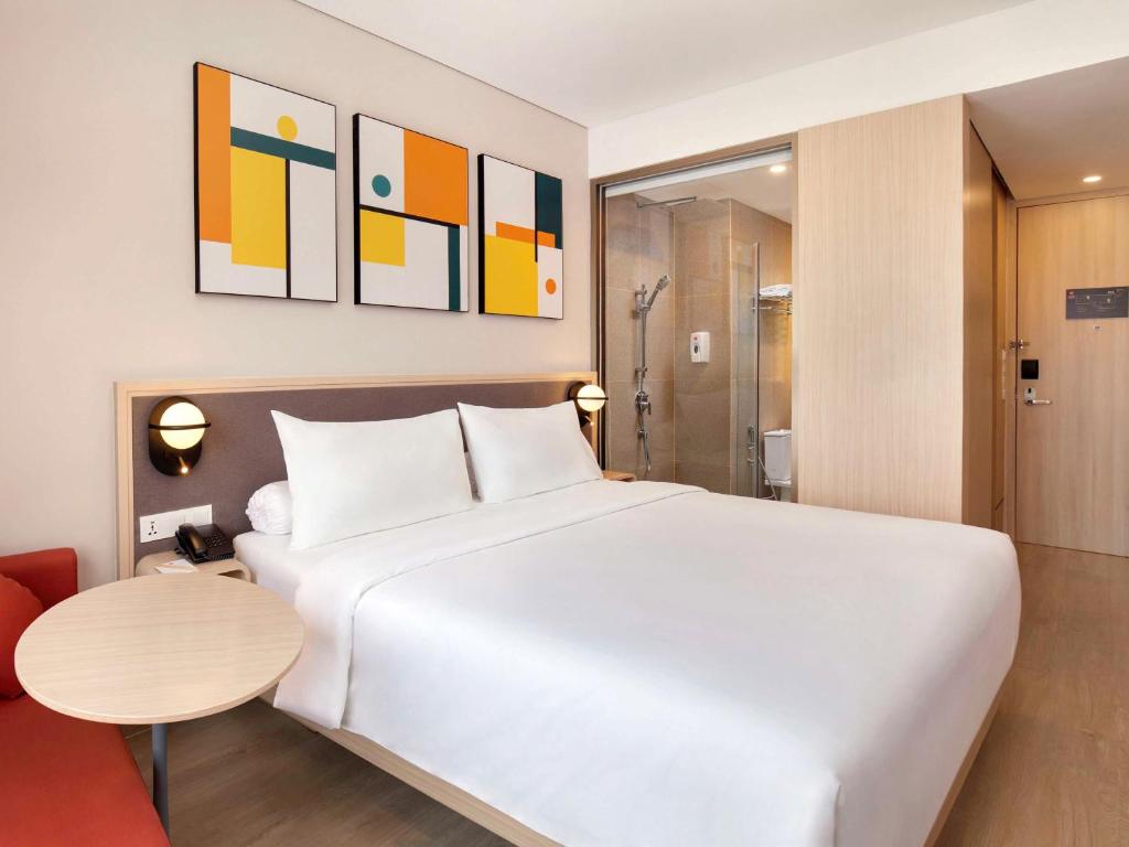Postel nebo postele na pokoji v ubytování ibis Palembang Sanggar