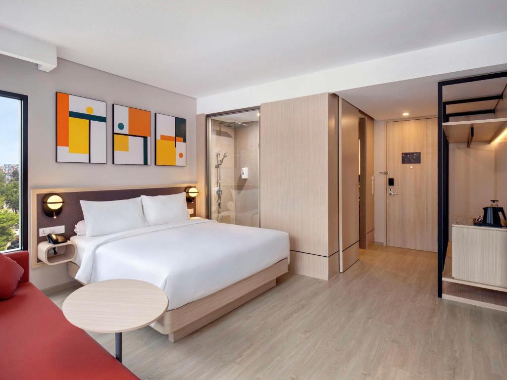 Postel nebo postele na pokoji v ubytování ibis Palembang Sanggar