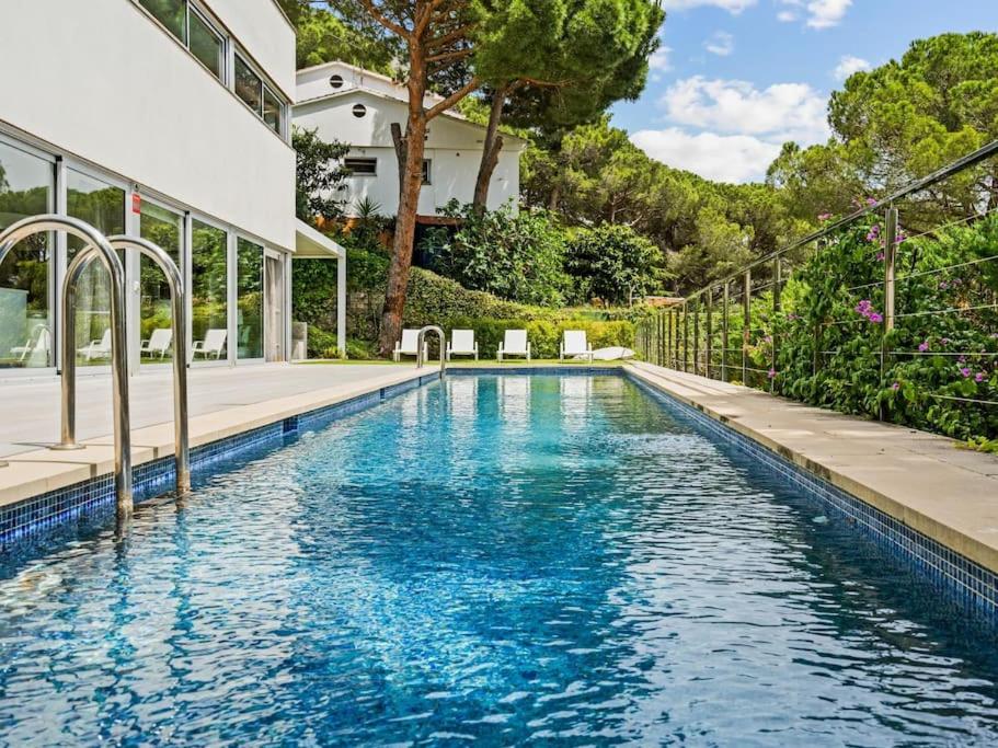 Bassenget på eller i nærheten av Design villa sea views and lap pool