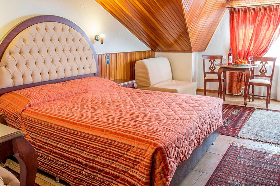 Postel nebo postele na pokoji v ubytování Hotel Apollon