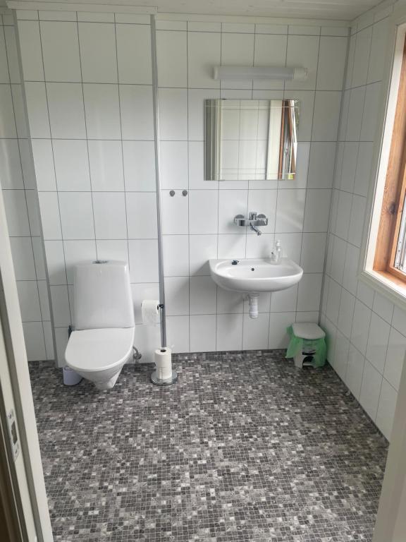 Koupelna v ubytování Harran Gjestehus