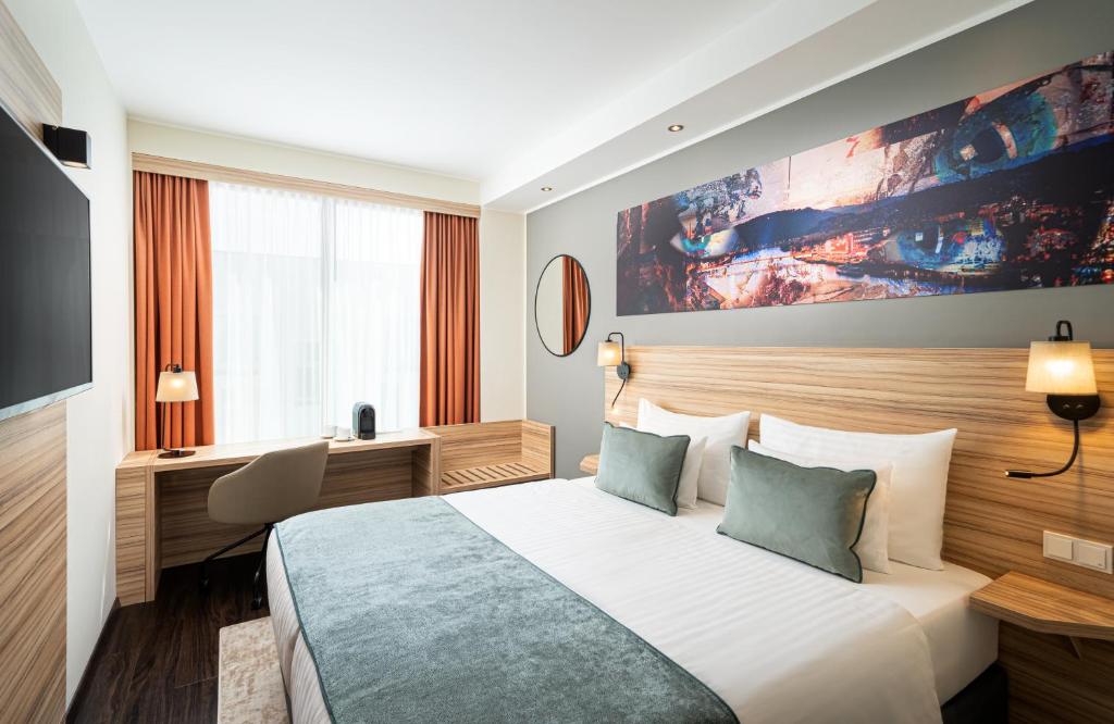 Postel nebo postele na pokoji v ubytování Leonardo Boutique Hotel Linz City Center