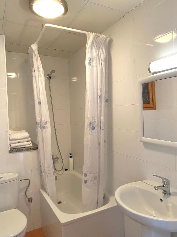 Koupelna v ubytování Hostal Alt Llobregat