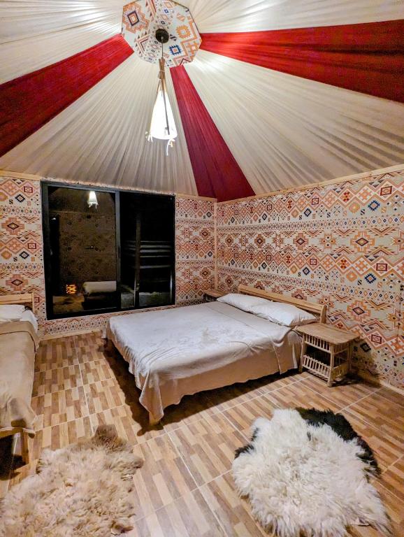 Letto o letti in una camera di Desert Magic Camp & Resort