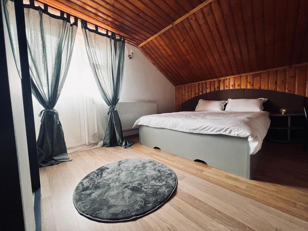 a bedroom with a bed and a large window at Hypnotic Villa Pitesti in Piteşti