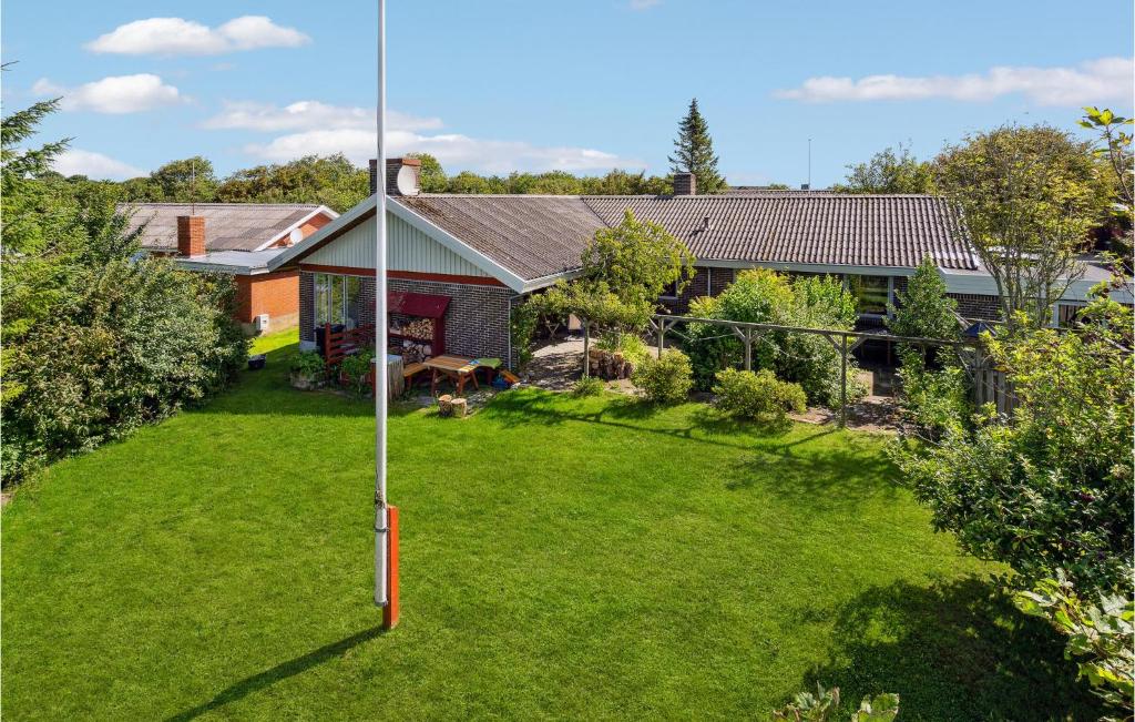 an aerial view of a yard with a house at Pet Friendly Home In Thisted With Kitchen in Thisted