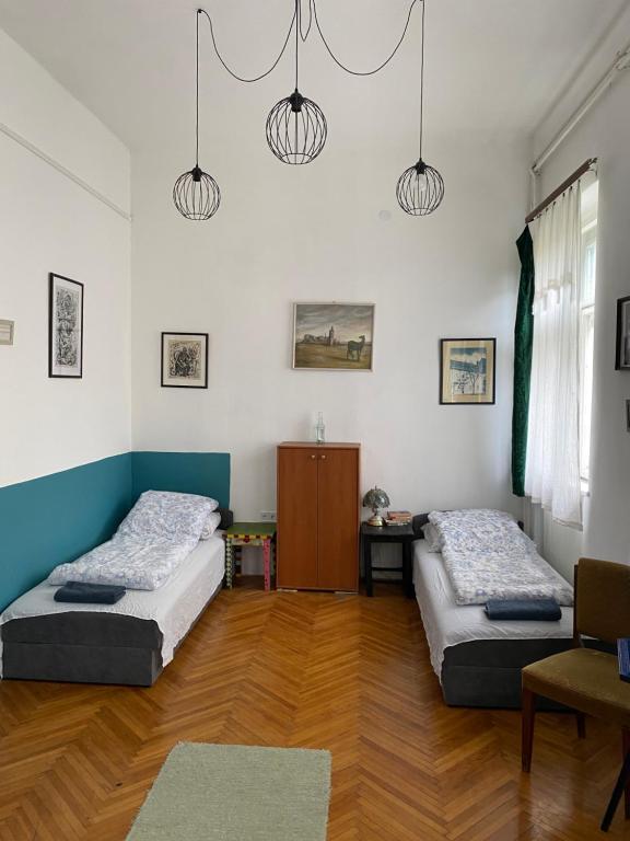 Postel nebo postele na pokoji v ubytování Kaleidoszkóp Ház Hostel