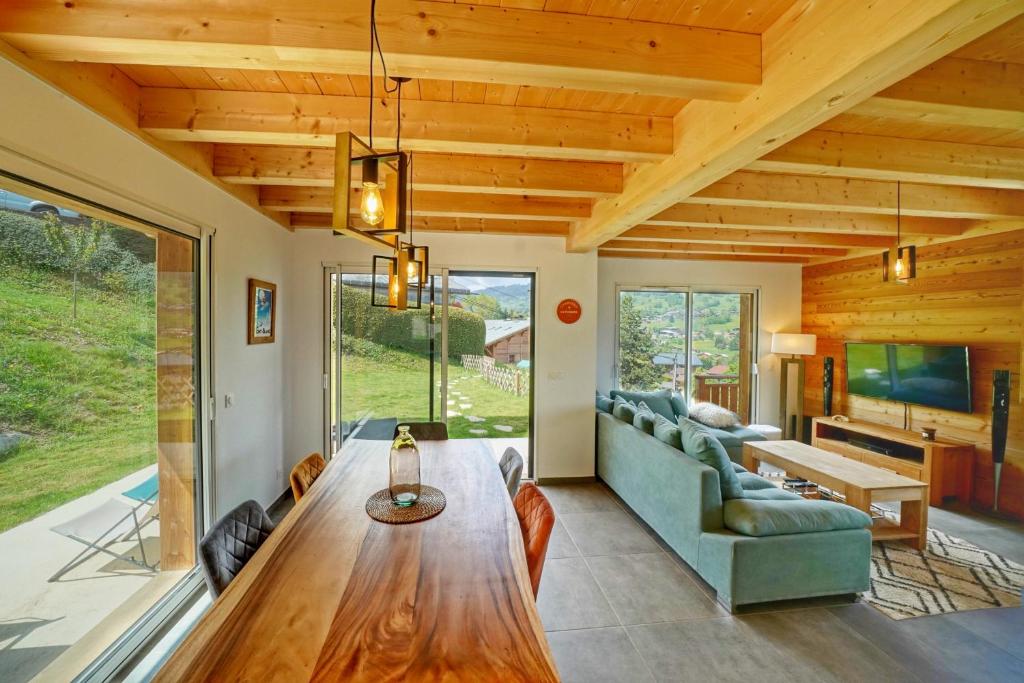 Część wypoczynkowa w obiekcie Magnifique Chalet neuf 8 pers, 800 m télécabine Princesse Megeve