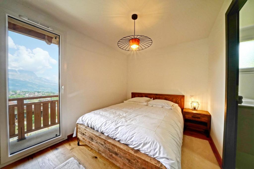 Łóżko lub łóżka w pokoju w obiekcie Magnifique Chalet neuf 8 pers, 800 m télécabine Princesse Megeve
