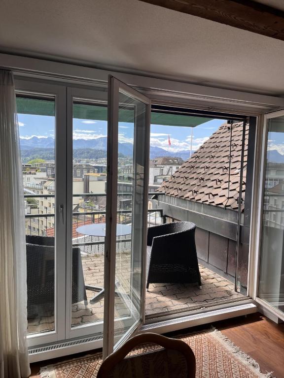 Nespecifikovaný výhled na hory nebo výhled na hory při pohledu z hotelu
