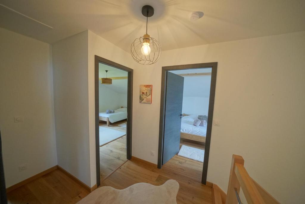 Łóżko lub łóżka w pokoju w obiekcie Magnifique Chalet neuf 8 pers, 800 m télécabine Princesse Megeve