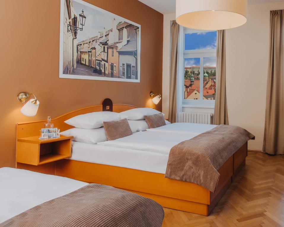 Postel nebo postele na pokoji v ubytování Hotel Merkur - Czech Leading Hotels