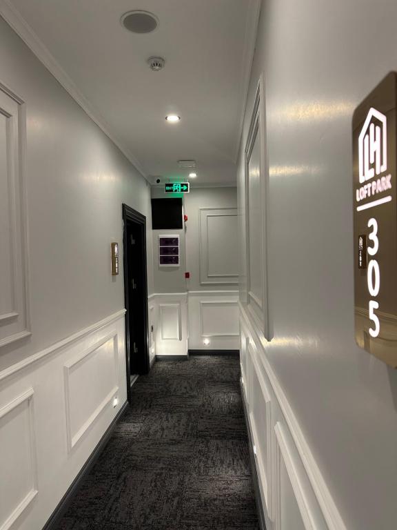 Um certificado, prêmio, placa ou outro documento exibido em Park Hotel & Private Transportation İstanbul Airport-By Loft