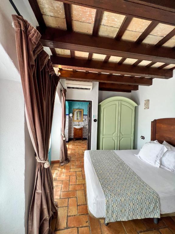 Hostal Servilia - Chambre Double De Luxe Avec Baignoire
