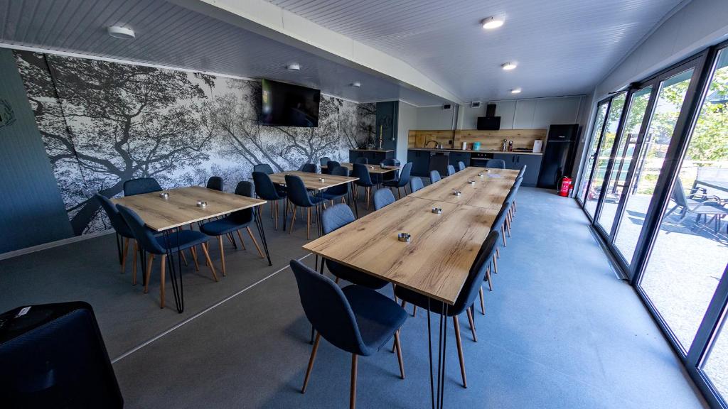 TV a/nebo společenská místnost v ubytování SM VIP HOUSES