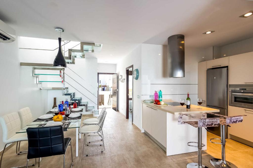Kuchyň nebo kuchyňský kout v ubytování Villa Luisa Seaview 3 Casasol