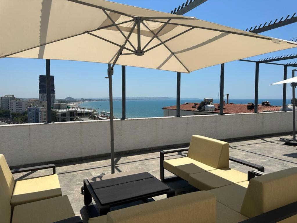 Penthouse apartment with terrace on the sea - Image 9